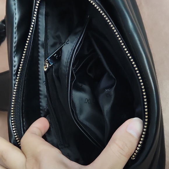 PIXI Crossbody Bag LIKE NEW - Picture 10 of 10